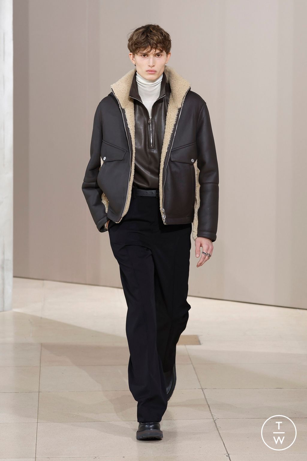 Fashion Week Paris Fall/Winter 2025 look 16 de la collection Hermès menswear