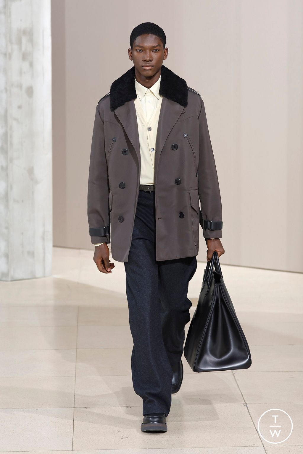 Fashion Week Paris Fall/Winter 2025 look 20 from the Hermès collection menswear