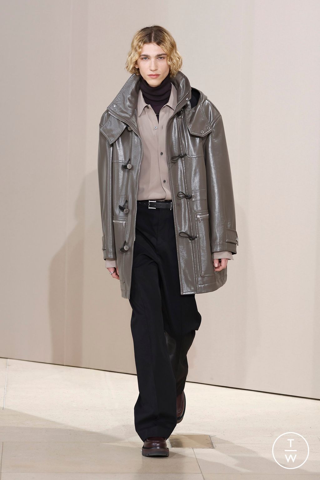 Fashion Week Paris Fall/Winter 2025 look 25 from the Hermès collection 男装