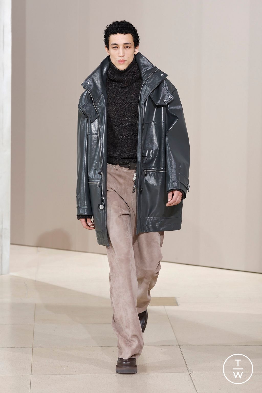 Fashion Week Paris Fall/Winter 2025 look 27 from the Hermès collection menswear