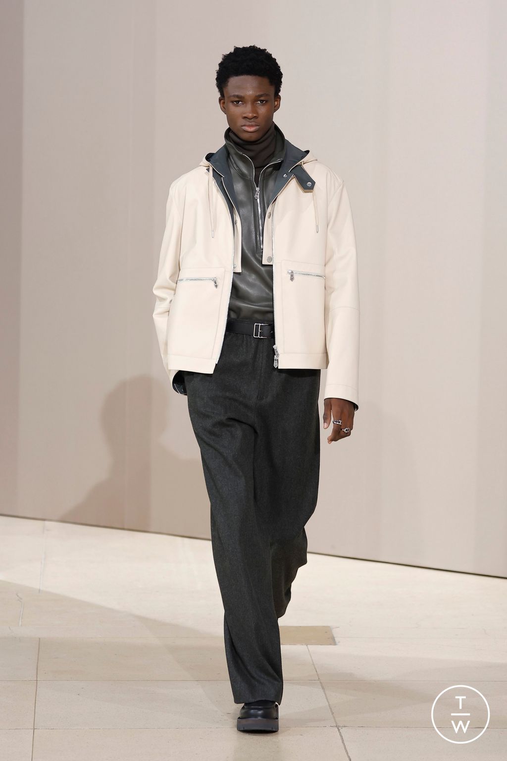 Fashion Week Paris Fall/Winter 2025 look 38 from the Hermès collection menswear