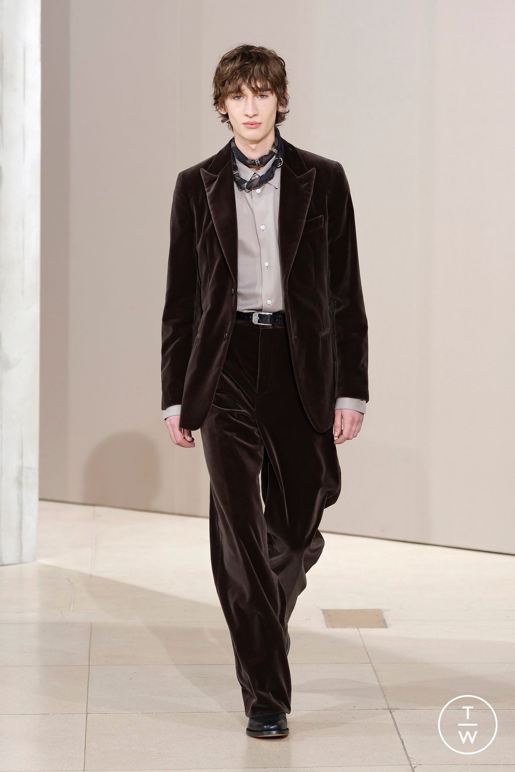 Fashion Week Paris Fall/Winter 2025 look 42 from the Hermès collection menswear