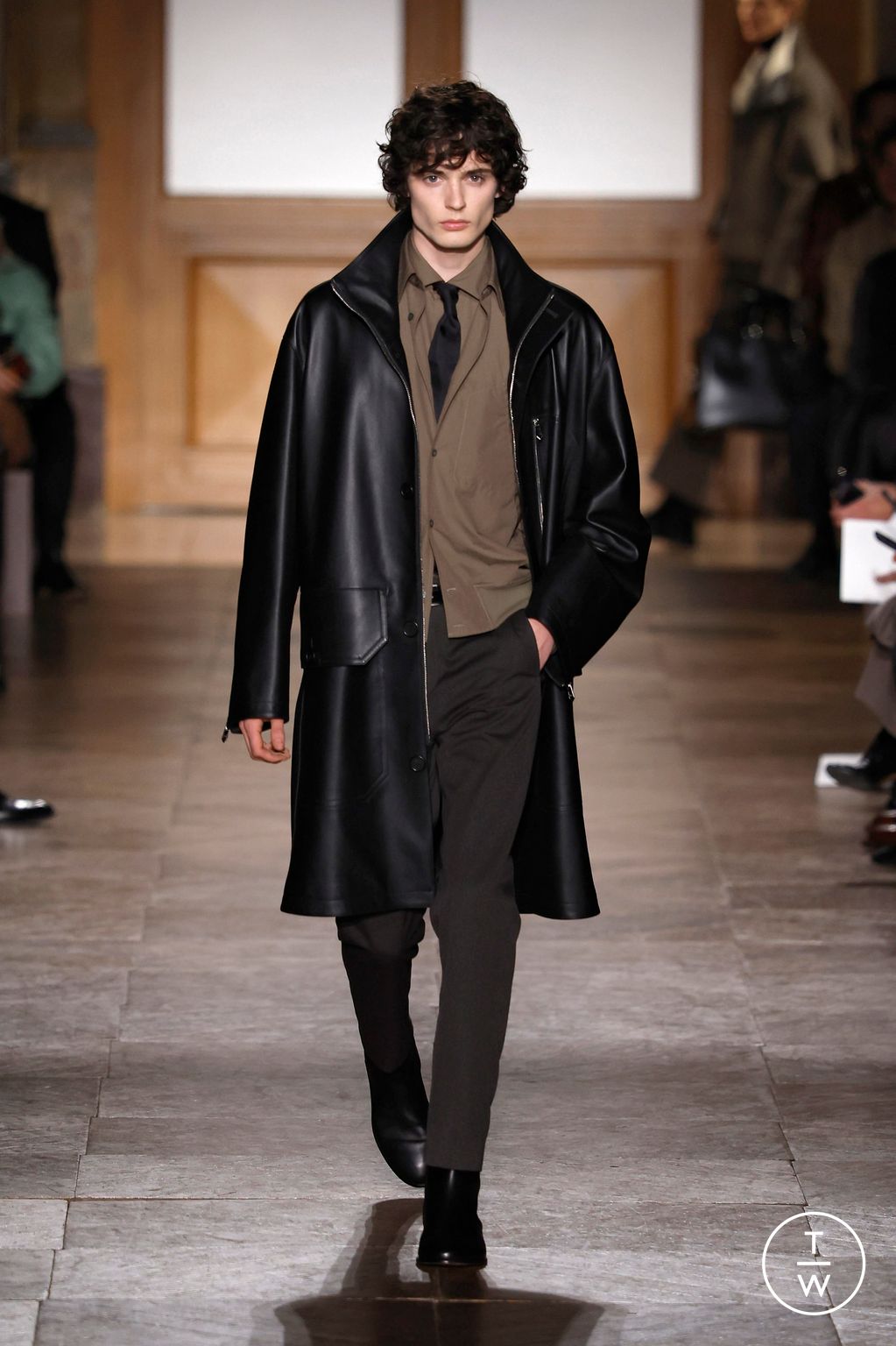 Fashion Week Paris Fall/Winter 2026 look 1 from the Hermès collection menswear