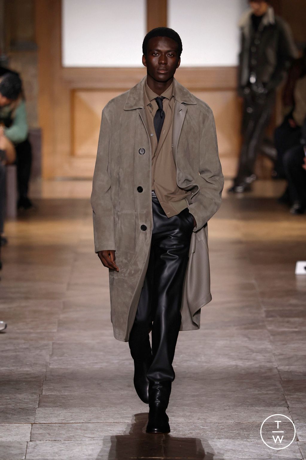 Fashion Week Paris Fall/Winter 2026 look 13 from the Hermès collection menswear