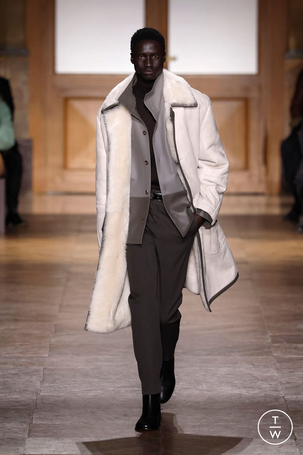 Fashion Week Paris Fall/Winter 2026 look 15 from the Hermès collection menswear
