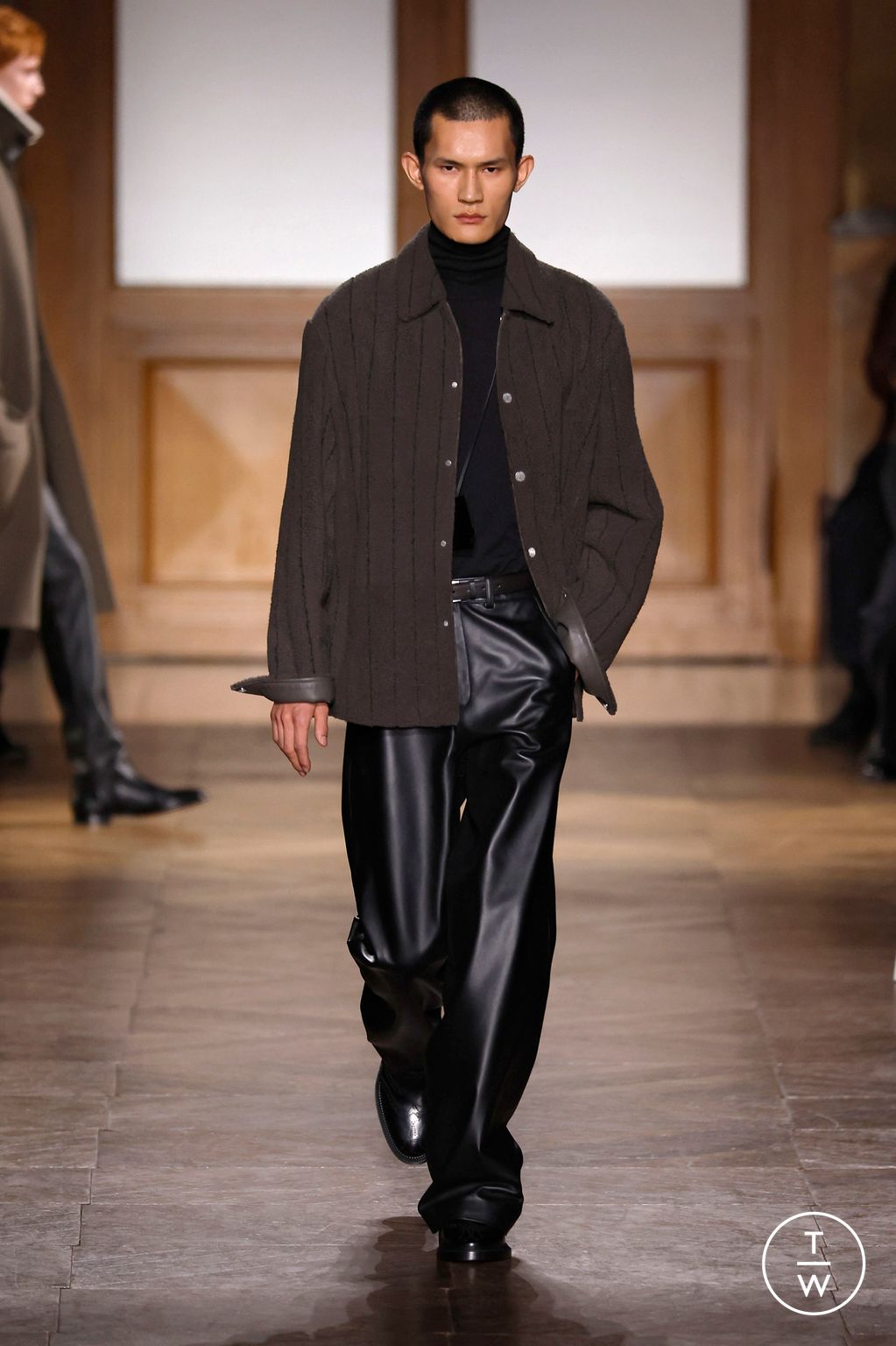 Fashion Week Paris Fall/Winter 2026 look 21 from the Hermès collection menswear
