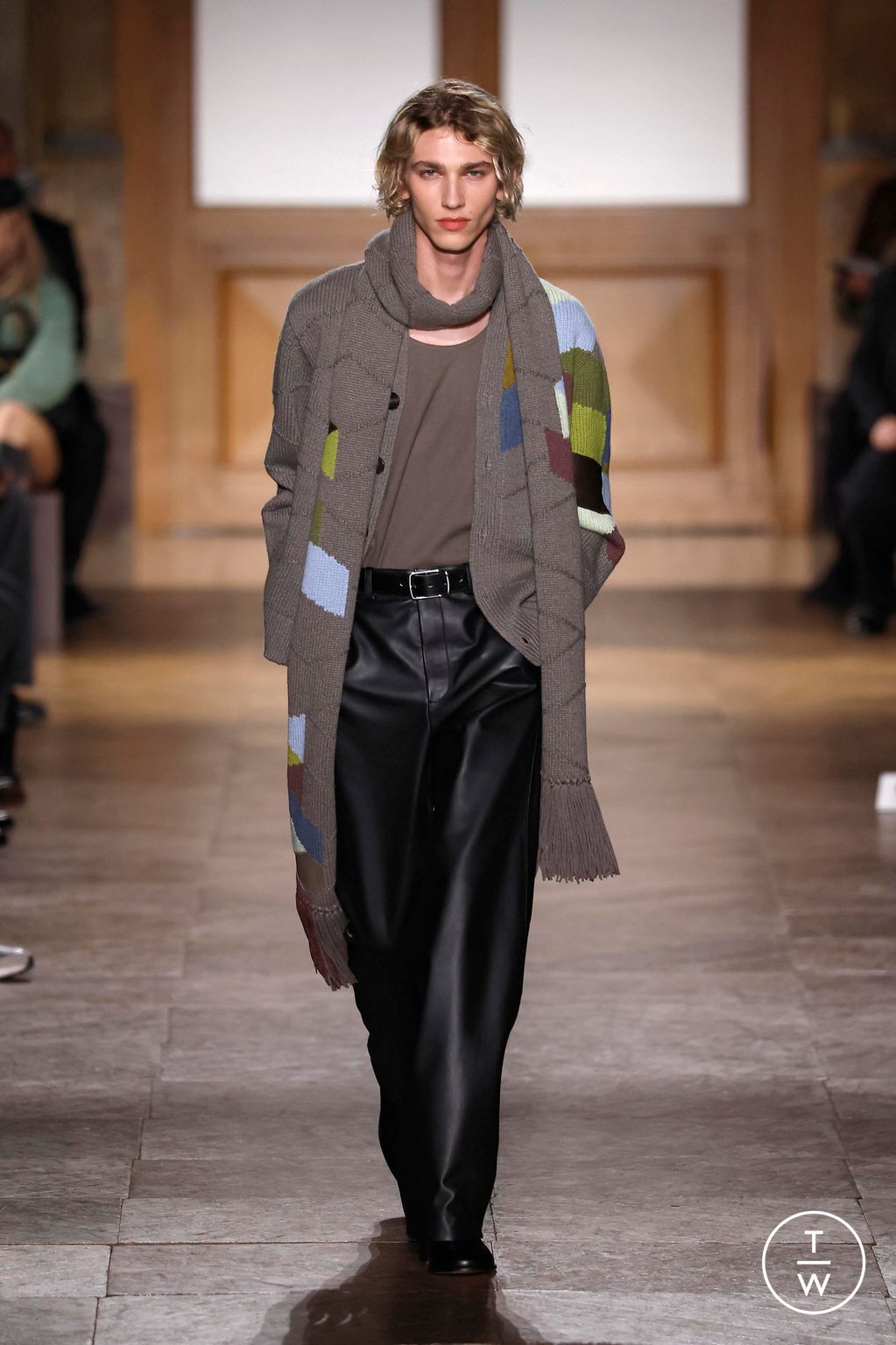 Fashion Week Paris Fall/Winter 2026 look 26 from the Hermès collection menswear