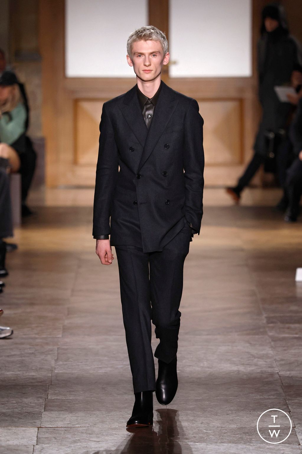 Fashion Week Paris Fall/Winter 2026 look 33 from the Hermès collection menswear