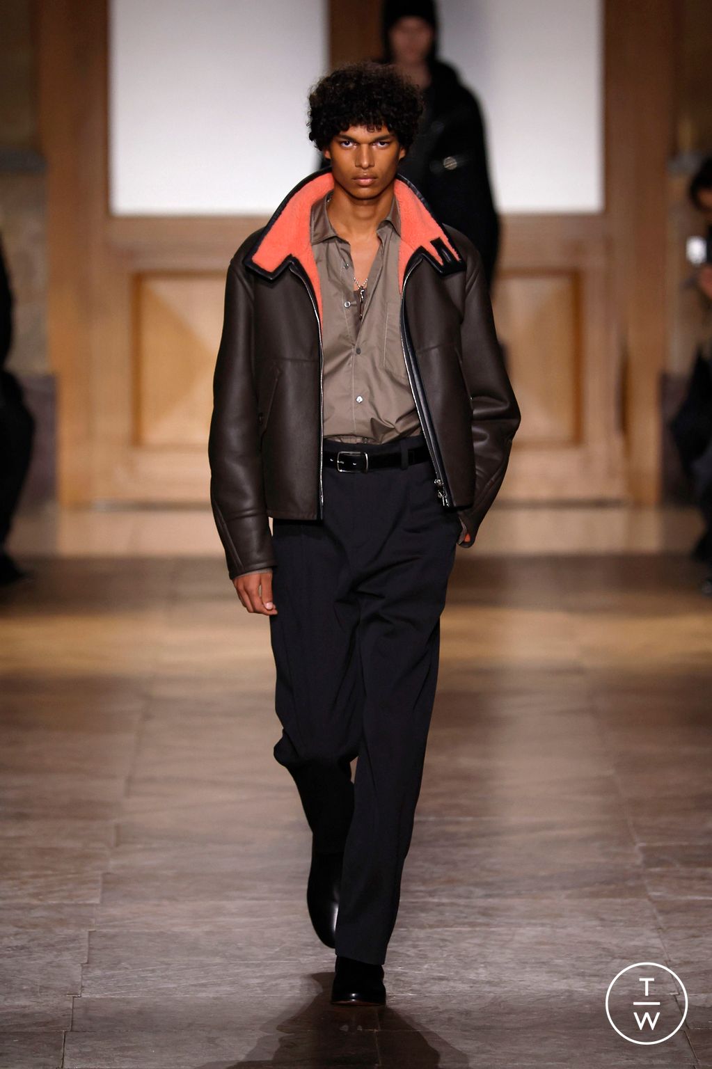 Fashion Week Paris Fall/Winter 2026 look 37 from the Hermès collection menswear