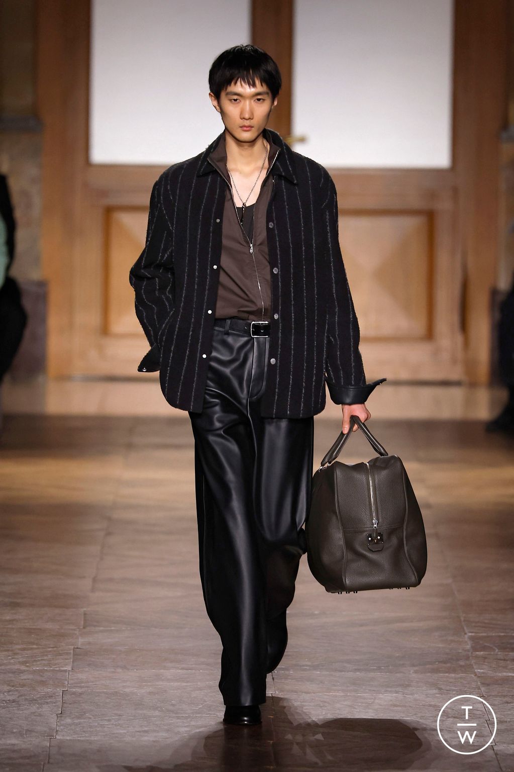 Fashion Week Paris Fall/Winter 2026 look 48 from the Hermès collection menswear