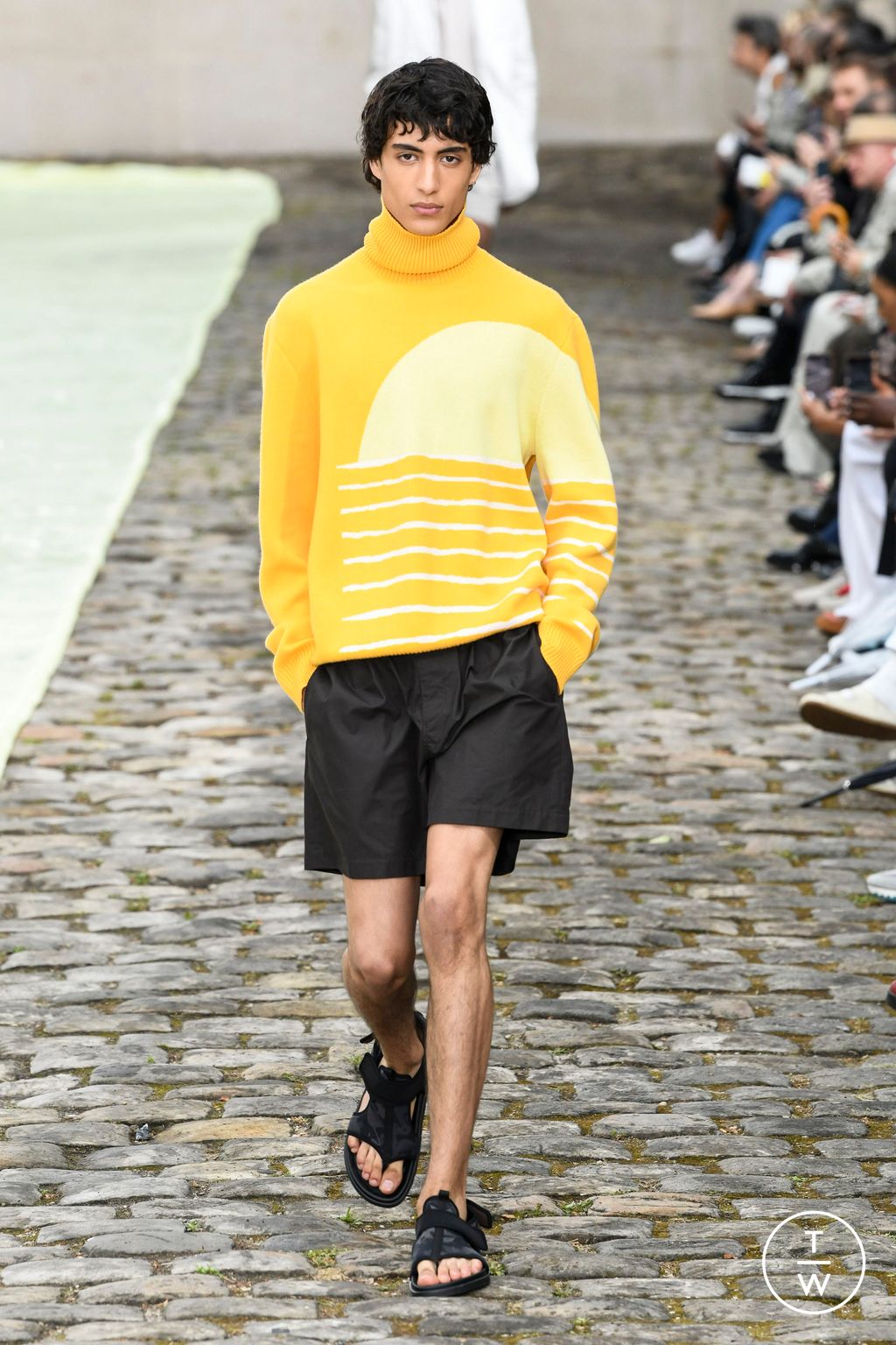 Fashion Week Paris Spring/Summer 2023 look 1 from the Hermès collection menswear