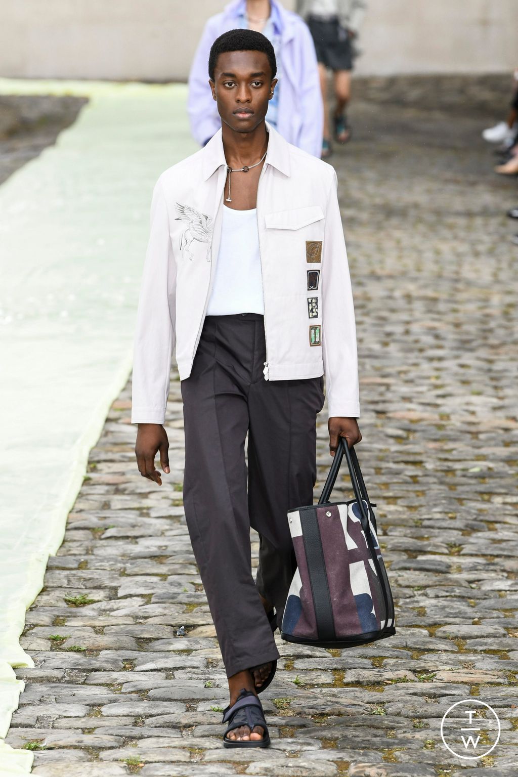 Fashion Week Paris Spring/Summer 2023 look 5 from the Hermès collection 男装