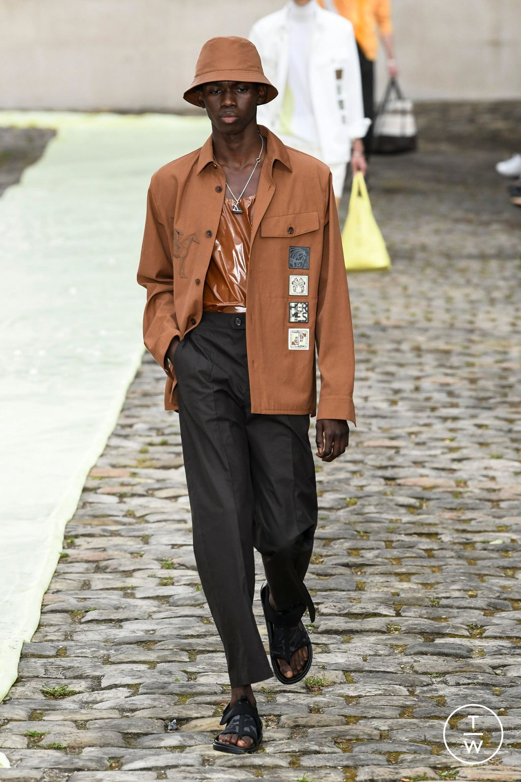Fashion Week Paris Spring/Summer 2023 look 9 from the Hermès collection menswear