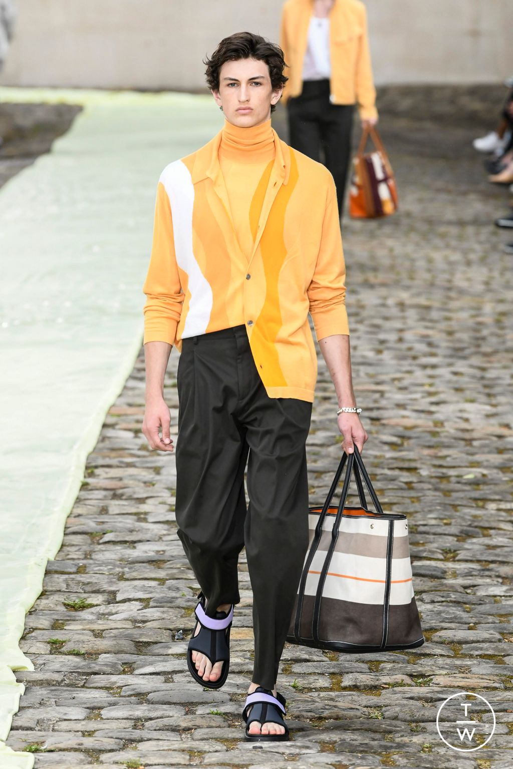 Fashion Week Paris Spring/Summer 2023 look 11 from the Hermès collection menswear
