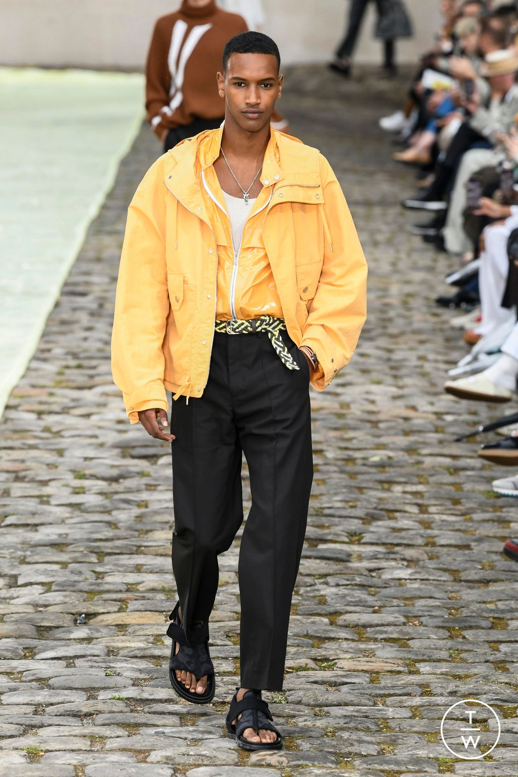 Fashion Week Paris Spring/Summer 2023 look 14 from the Hermès collection 男装