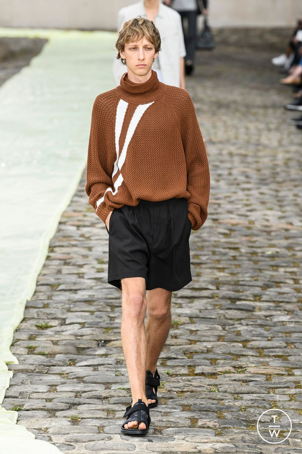 Fashion Week Paris Spring/Summer 2023 look 15 from the Hermès collection menswear