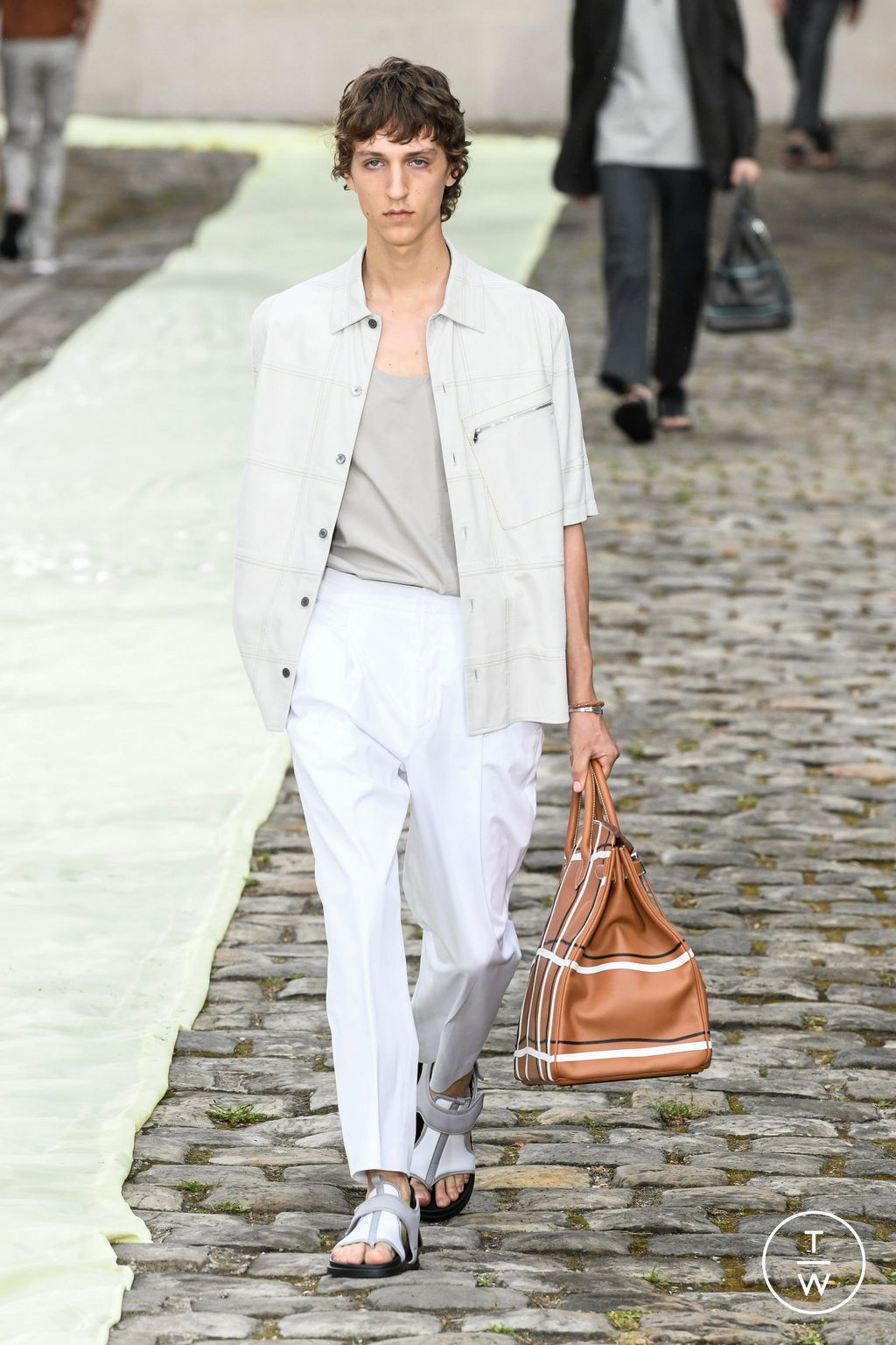 Fashion Week Paris Spring/Summer 2023 look 16 from the Hermès collection menswear
