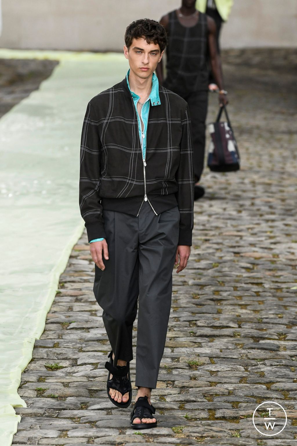 Fashion Week Paris Spring/Summer 2023 look 18 from the Hermès collection 男装
