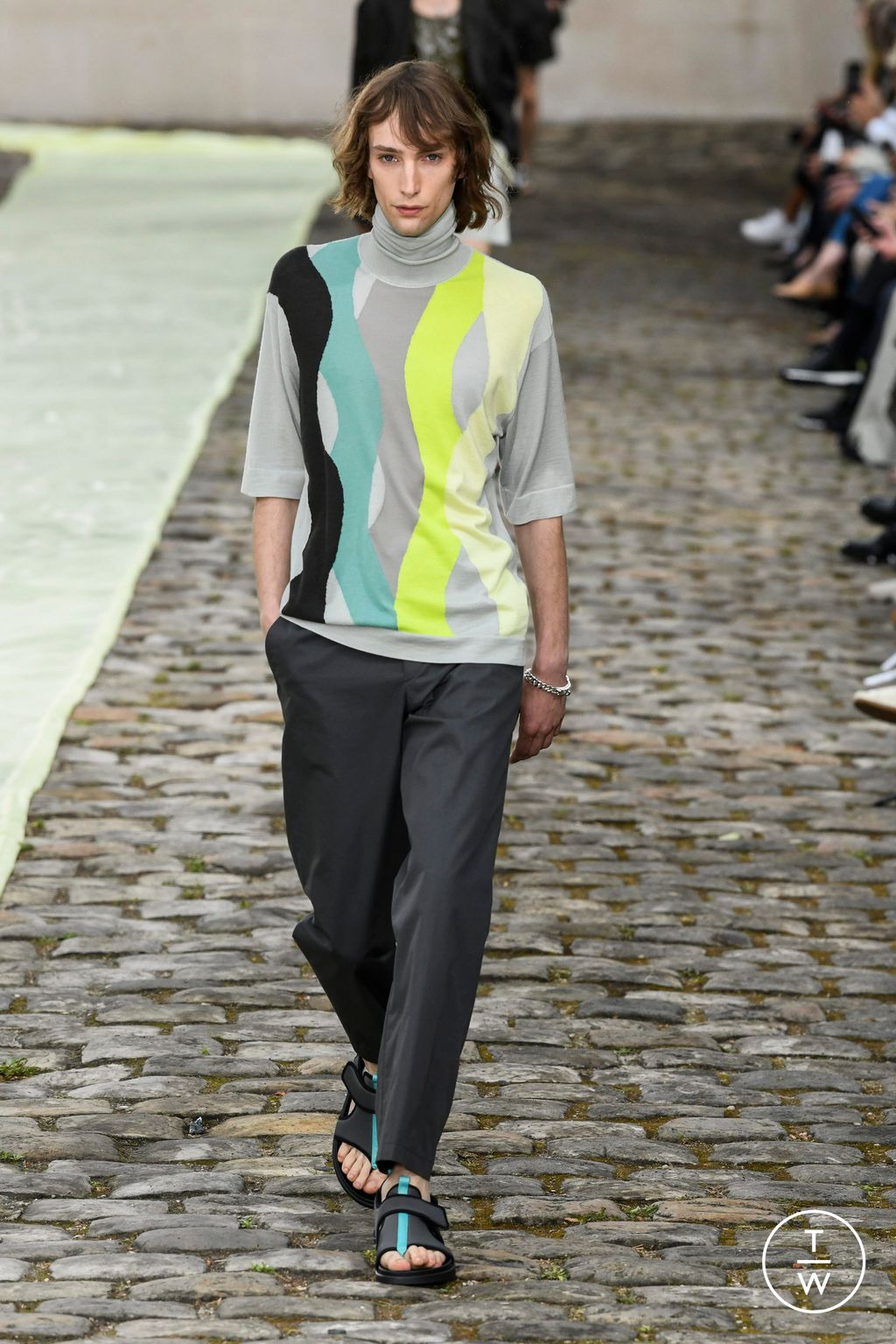 Fashion Week Paris Spring/Summer 2023 look 21 from the Hermès collection menswear