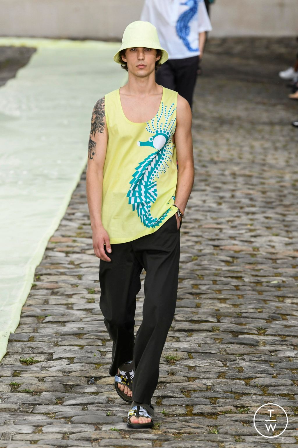 Fashion Week Paris Spring/Summer 2023 look 26 from the Hermès collection menswear