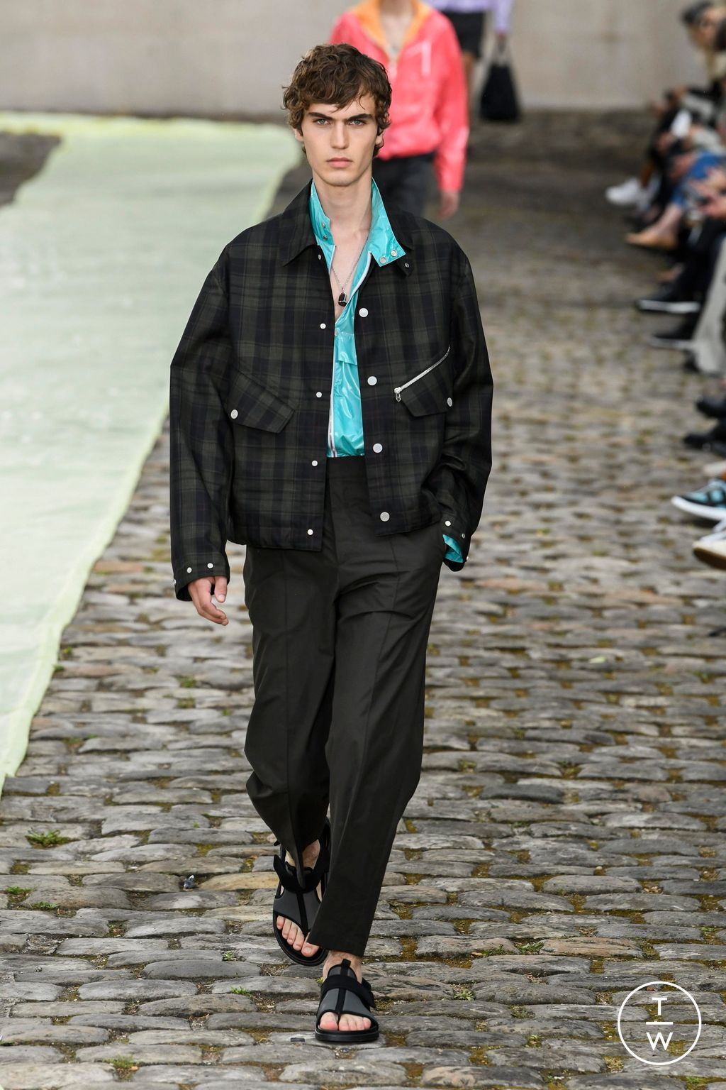 Fashion Week Paris Spring/Summer 2023 look 28 from the Hermès collection menswear