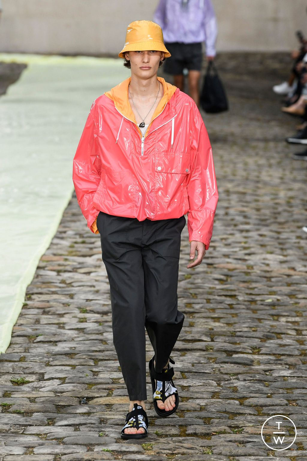 Fashion Week Paris Spring/Summer 2023 look 29 de la collection Hermès menswear
