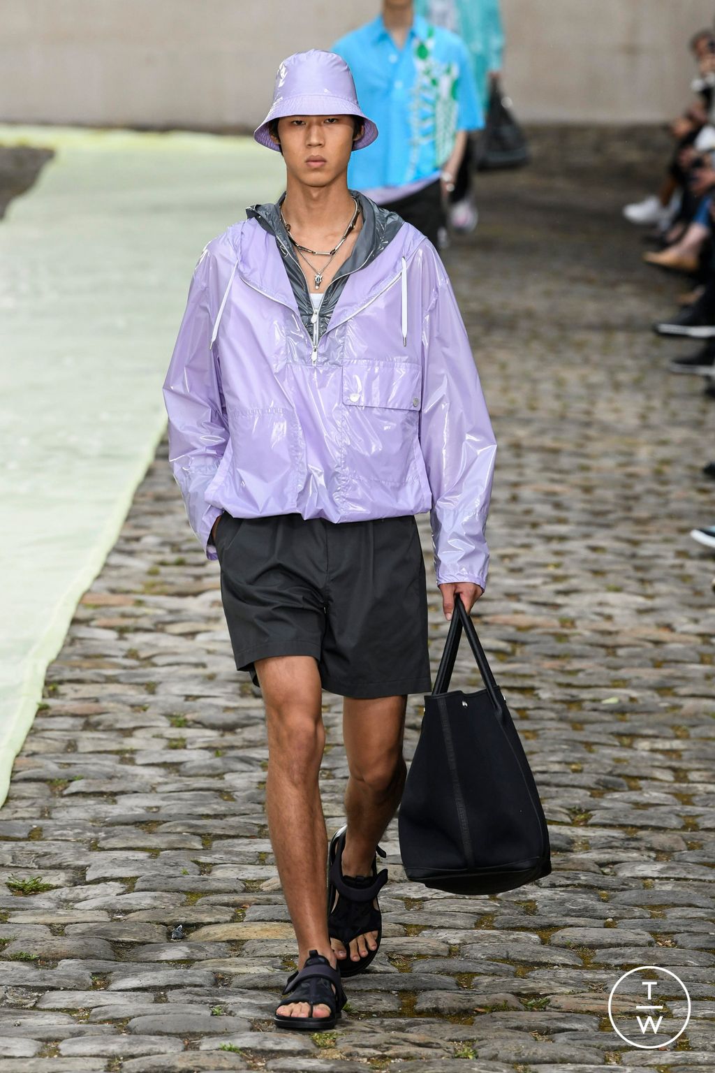 Fashion Week Paris Spring/Summer 2023 look 30 from the Hermès collection menswear