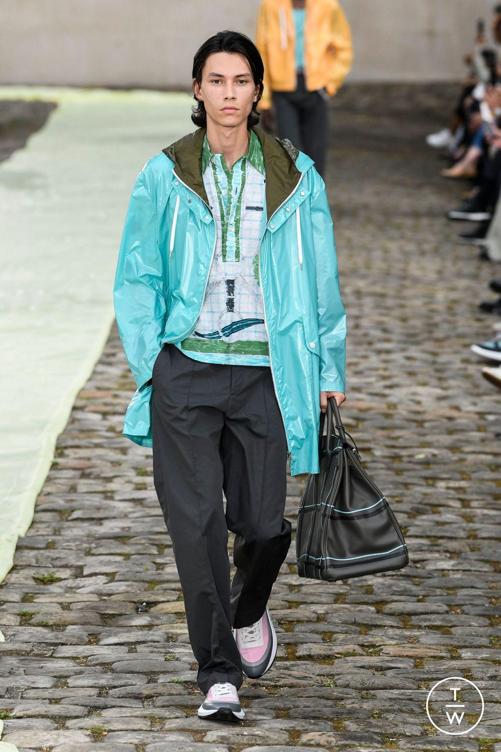 Fashion Week Paris Spring/Summer 2023 look 32 from the Hermès collection menswear