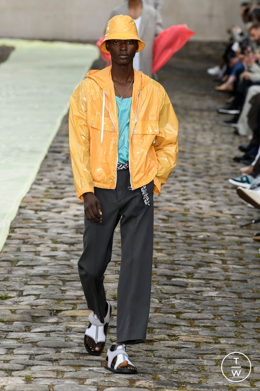 Fashion Week Paris Spring/Summer 2023 look 33 from the Hermès collection menswear