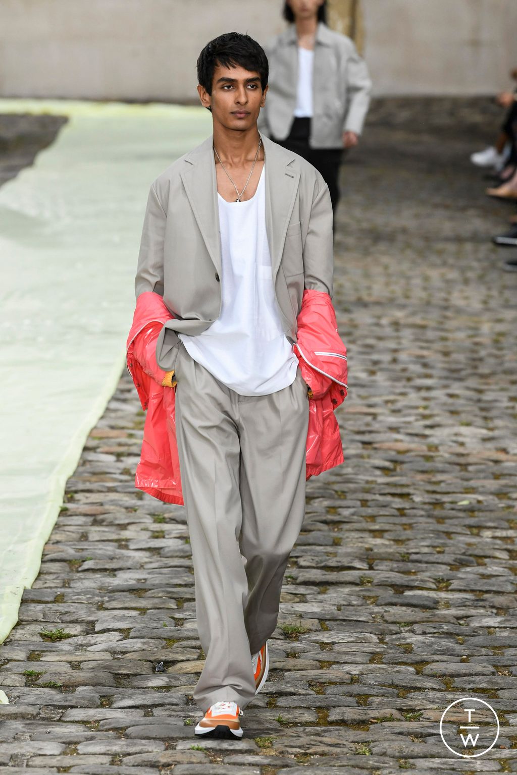 Fashion Week Paris Spring/Summer 2023 look 34 from the Hermès collection menswear