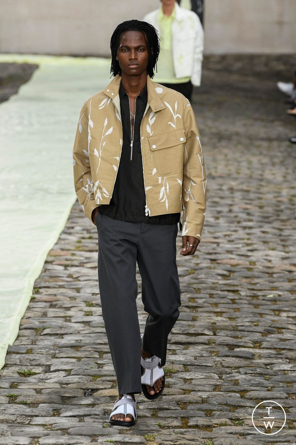 Fashion Week Paris Spring/Summer 2023 look 36 from the Hermès collection menswear