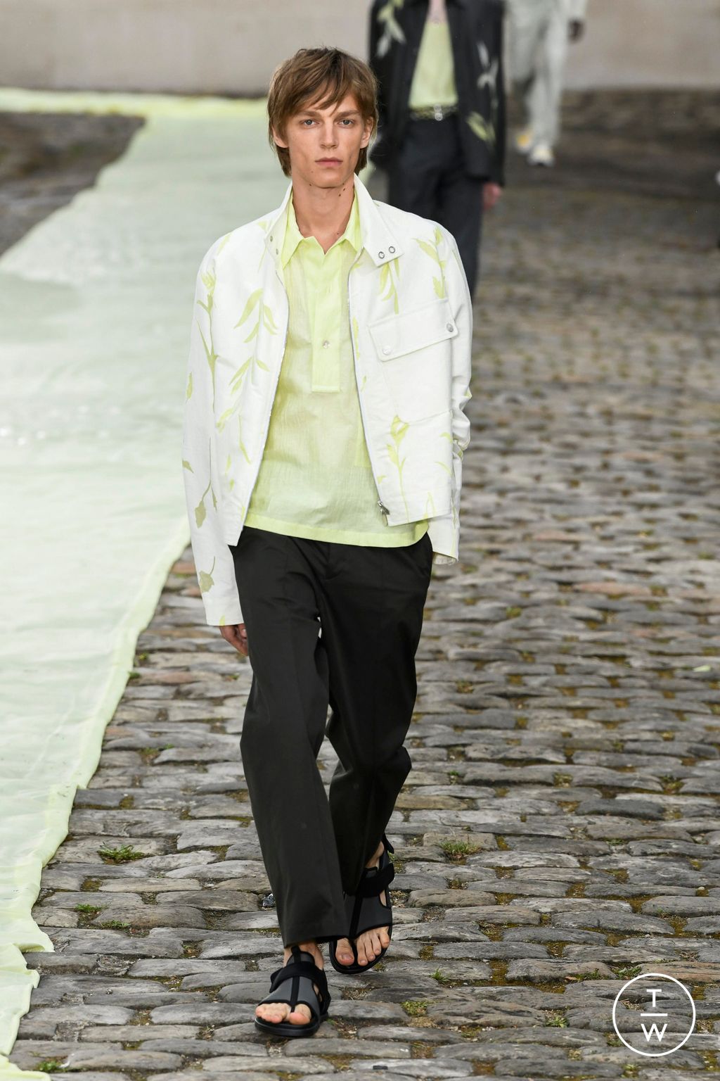 Fashion Week Paris Spring/Summer 2023 look 37 from the Hermès collection menswear