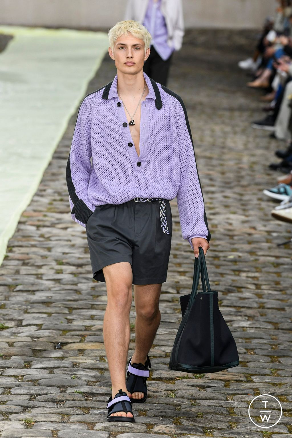 Fashion Week Paris Spring/Summer 2023 look 40 from the Hermès collection 男装