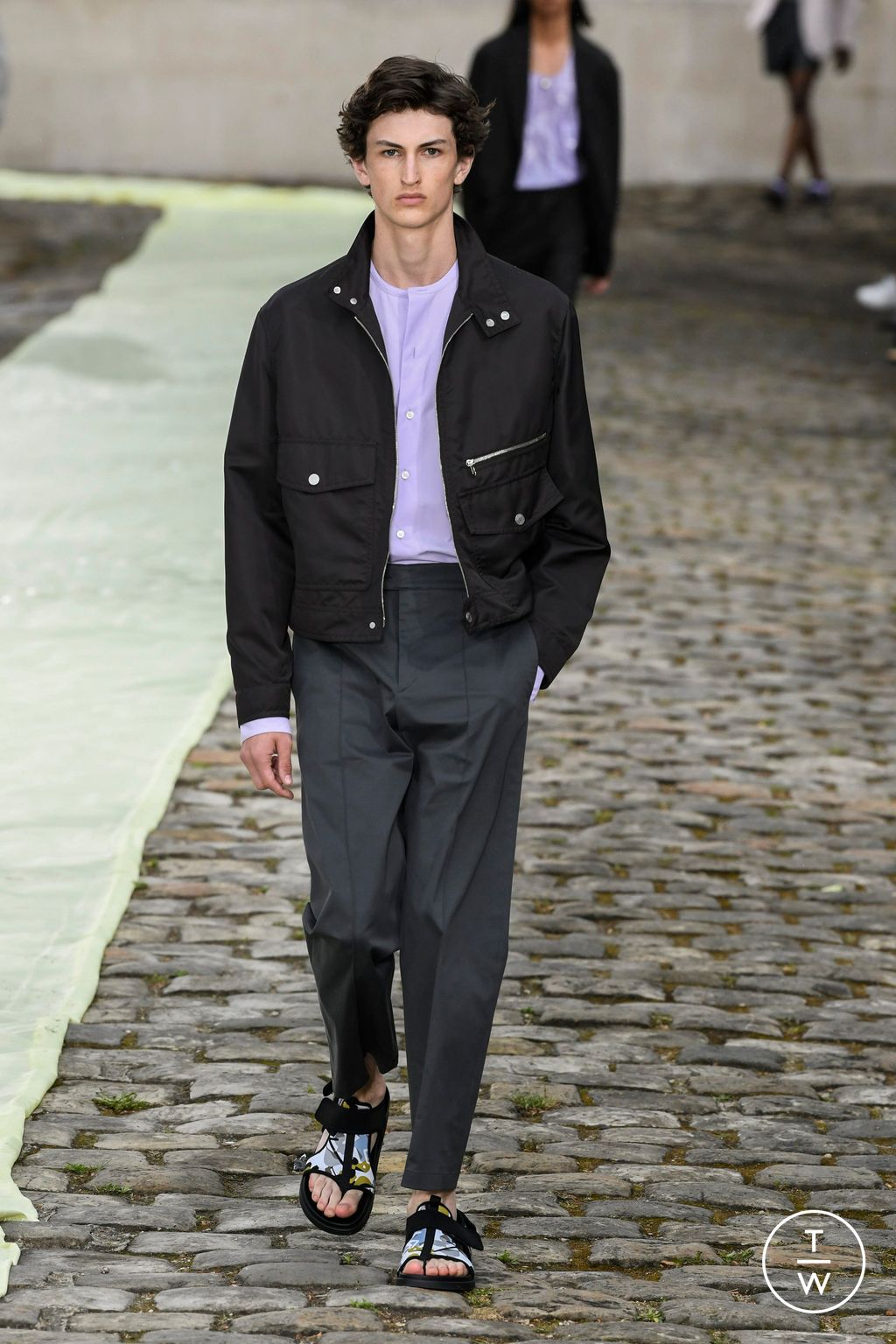 Fashion Week Paris Spring/Summer 2023 look 43 from the Hermès collection 男装