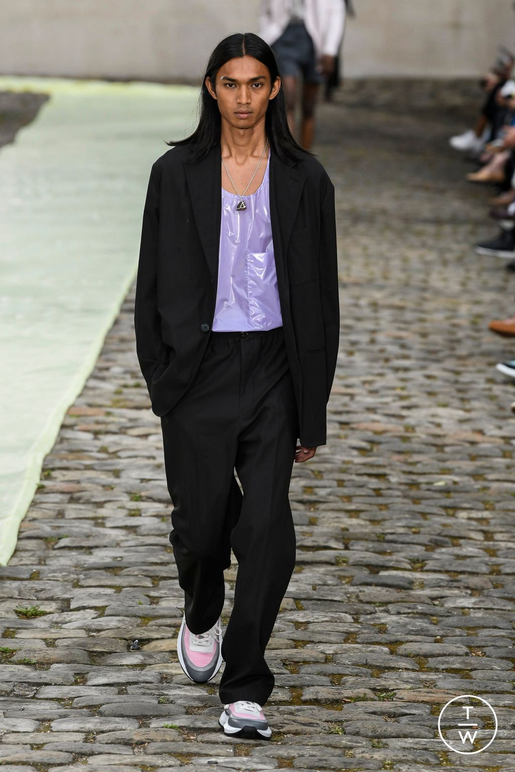 Fashion Week Paris Spring/Summer 2023 look 44 from the Hermès collection menswear