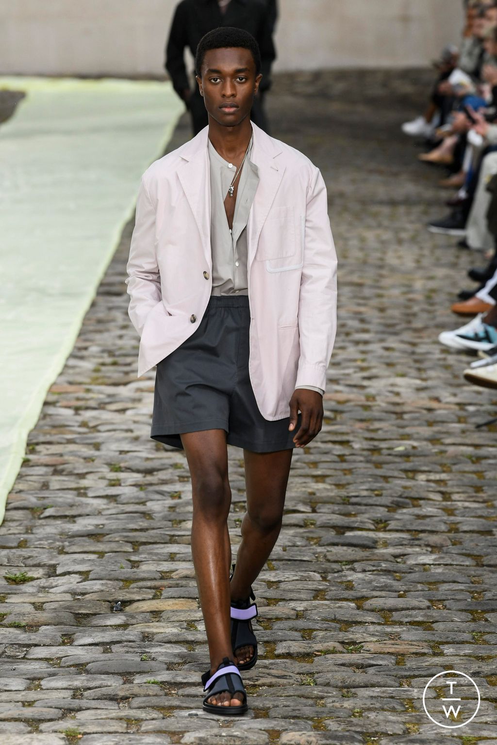 Fashion Week Paris Spring/Summer 2023 look 45 from the Hermès collection menswear