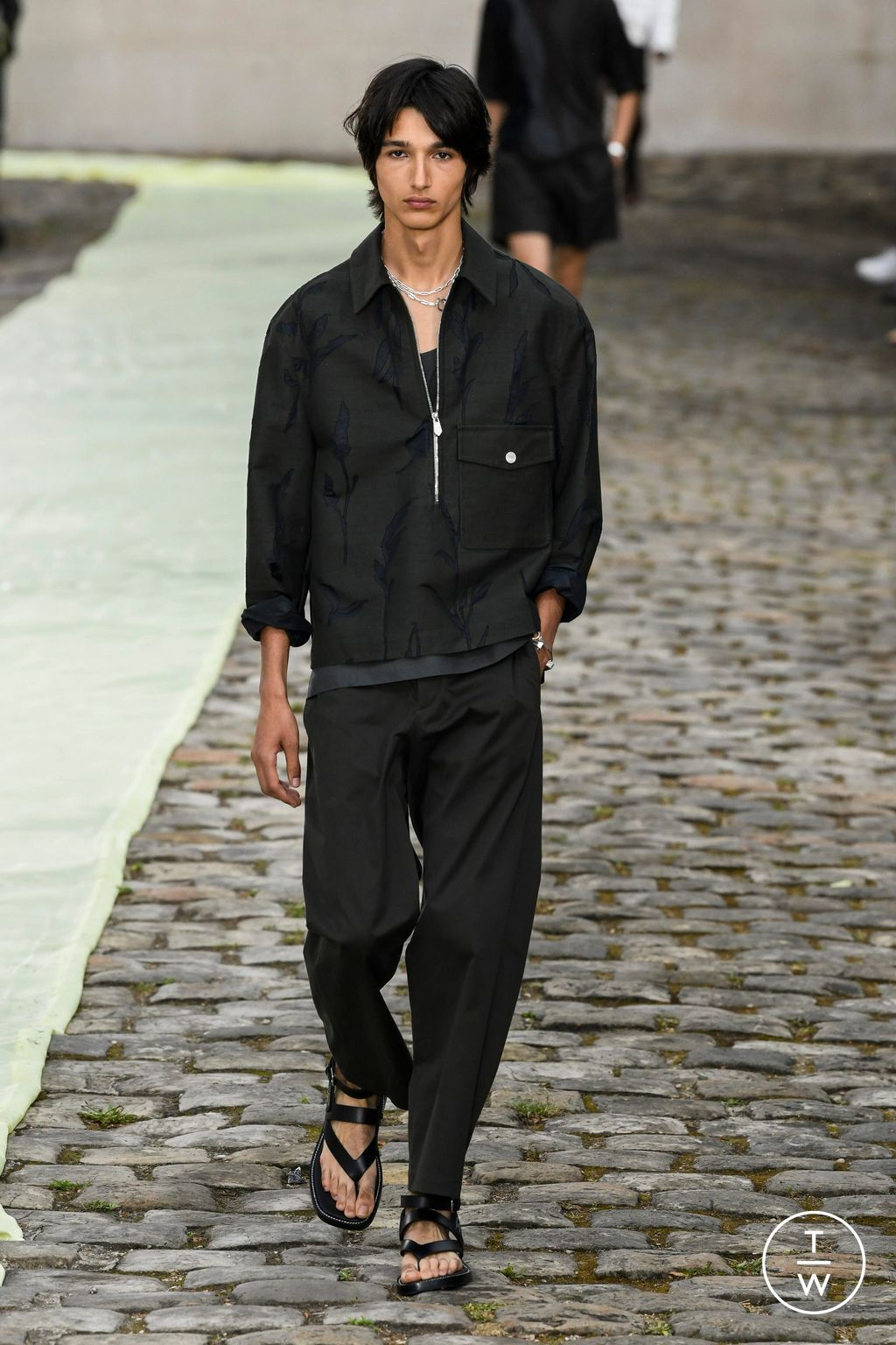 Fashion Week Paris Spring/Summer 2023 look 47 from the Hermès collection 男装