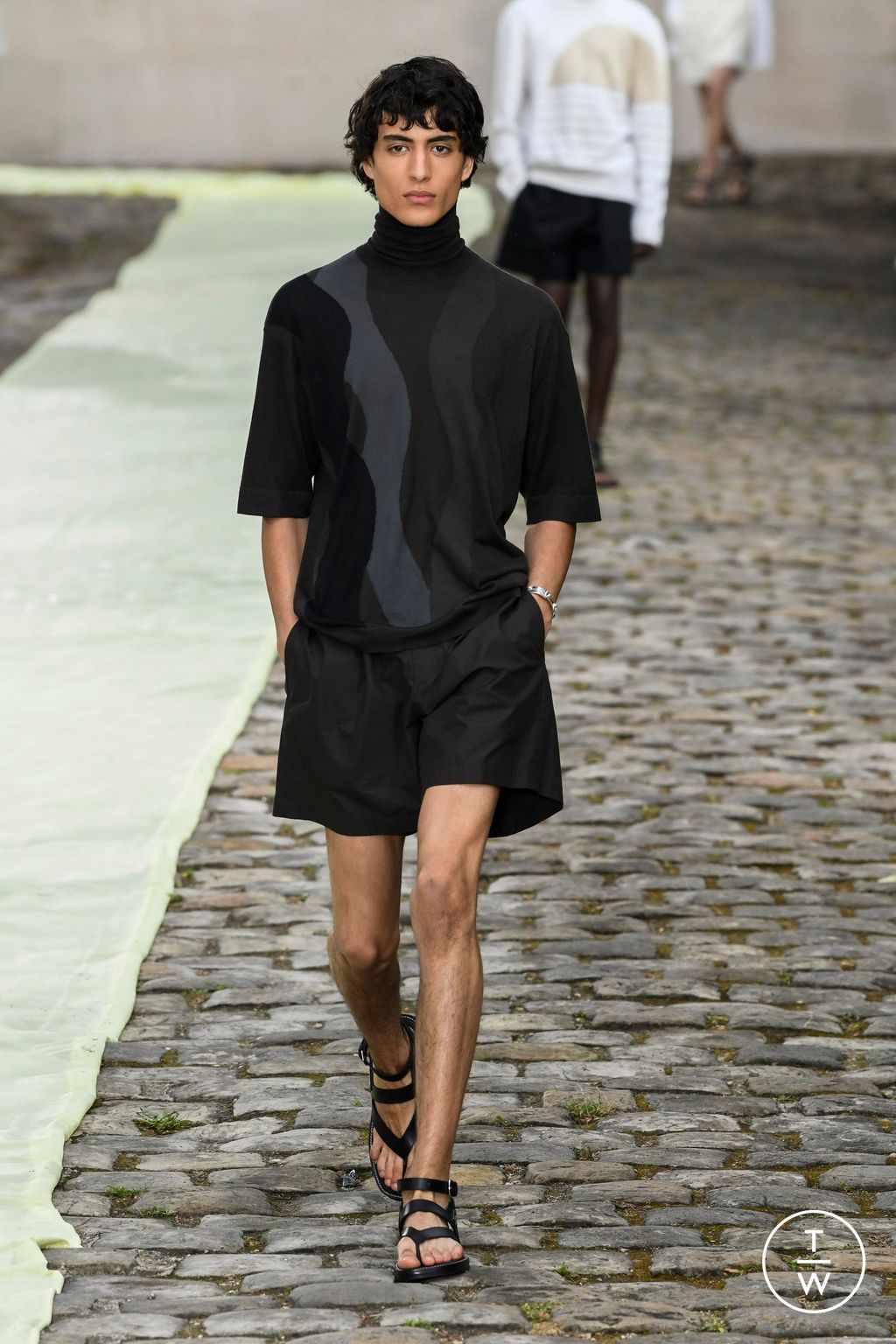 Fashion Week Paris Spring/Summer 2023 look 48 from the Hermès collection menswear