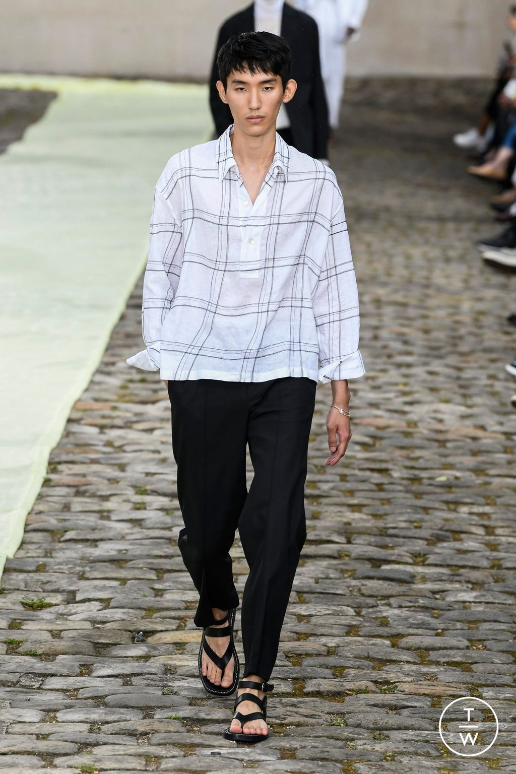 Fashion Week Paris Spring/Summer 2023 look 51 from the Hermès collection menswear