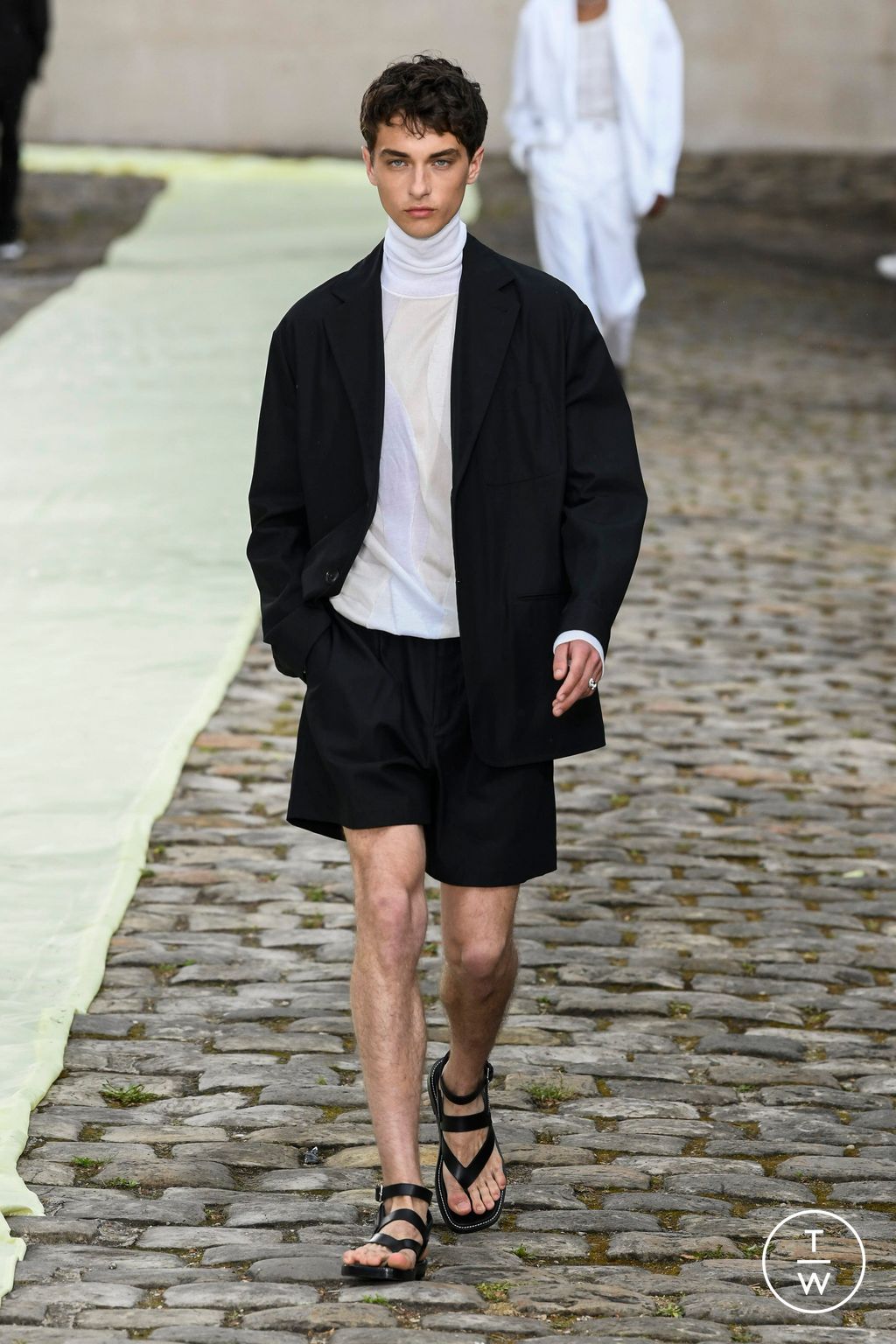 Fashion Week Paris Spring/Summer 2023 look 52 from the Hermès collection 男装