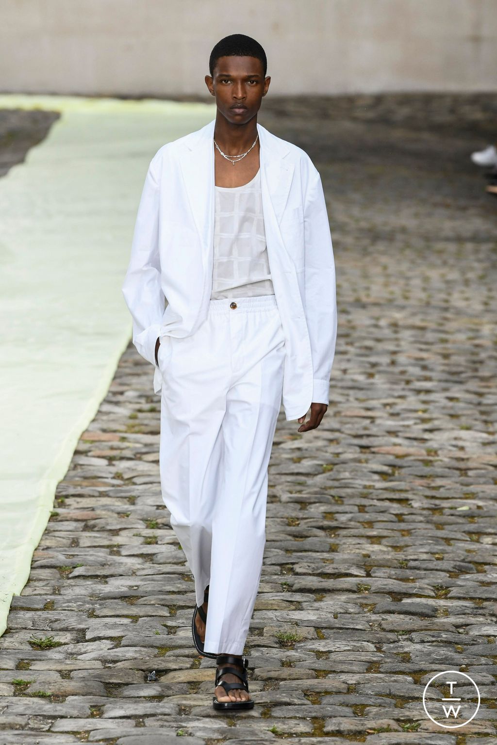 Fashion Week Paris Spring/Summer 2023 look 53 from the Hermès collection menswear