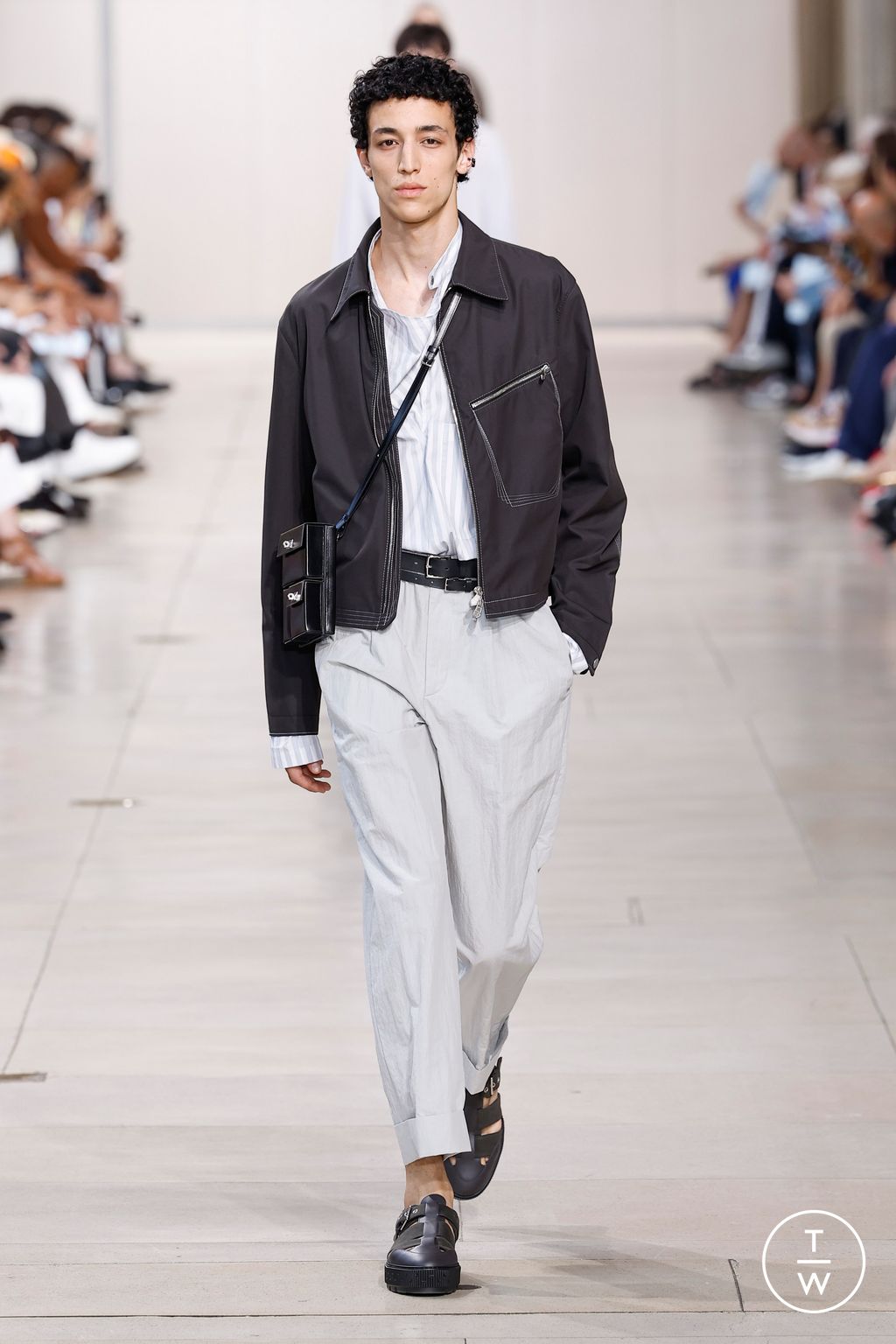 Fashion Week Paris Spring/Summer 2024 look 7 from the Hermès collection 男装