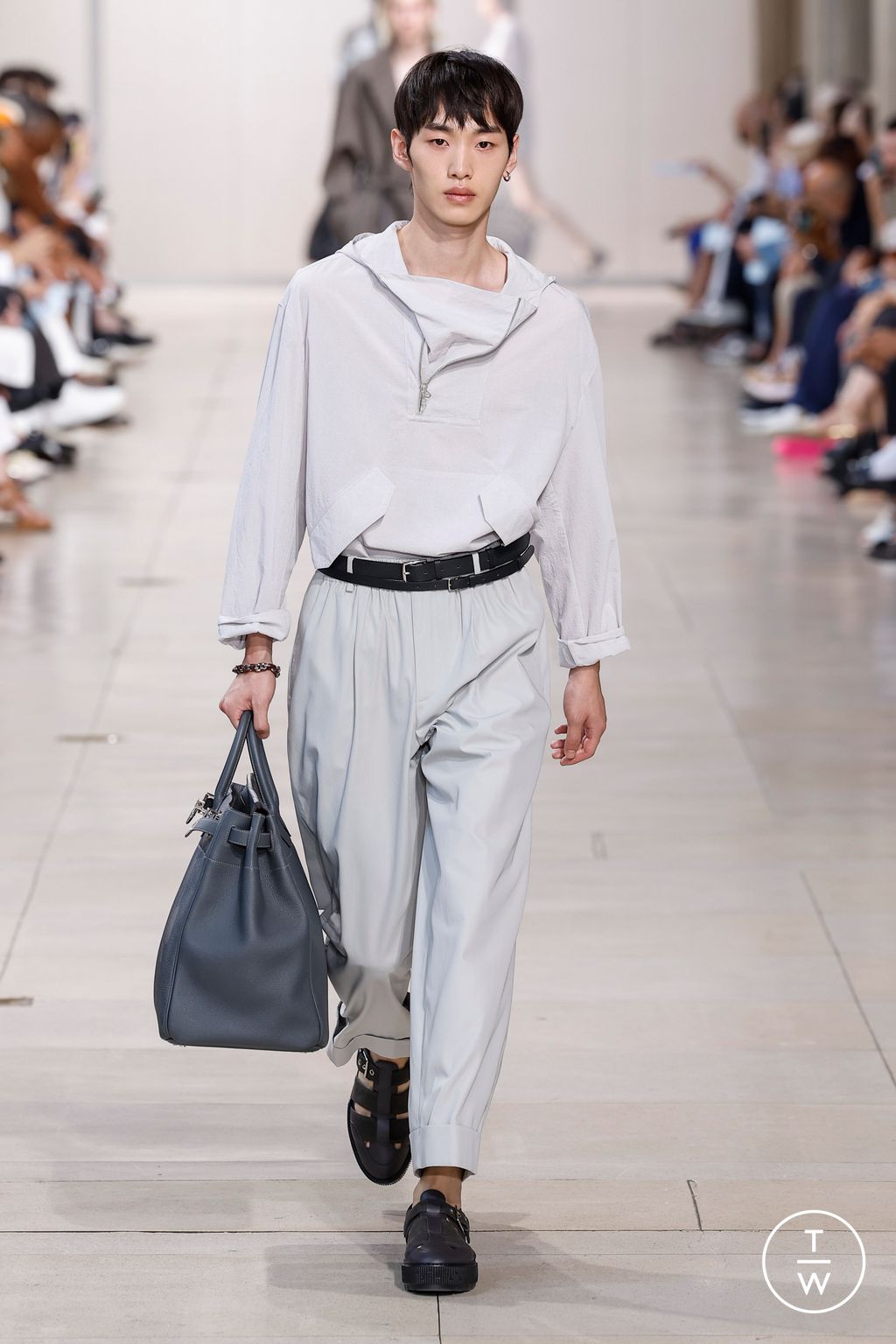 Fashion Week Paris Spring/Summer 2024 look 8 from the Hermès collection menswear