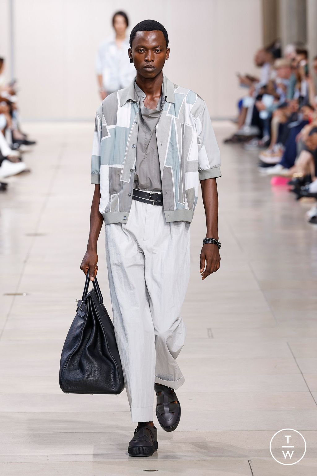 Fashion Week Paris Spring/Summer 2024 look 10 from the Hermès collection menswear