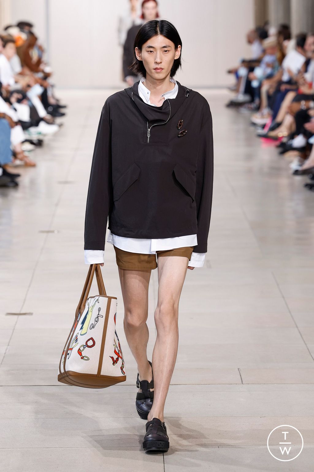 Fashion Week Paris Spring/Summer 2024 look 15 from the Hermès collection menswear