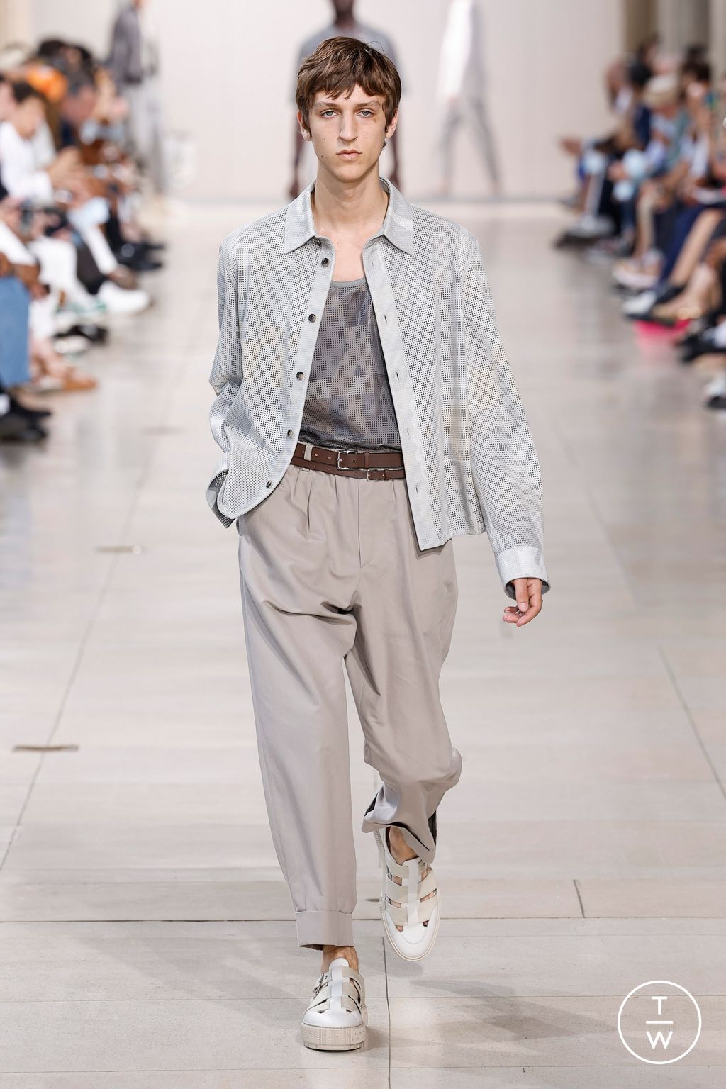 Fashion Week Paris Spring/Summer 2024 look 17 from the Hermès collection menswear
