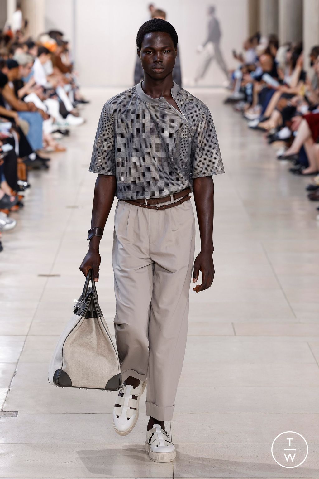 Fashion Week Paris Spring/Summer 2024 look 18 from the Hermès collection menswear
