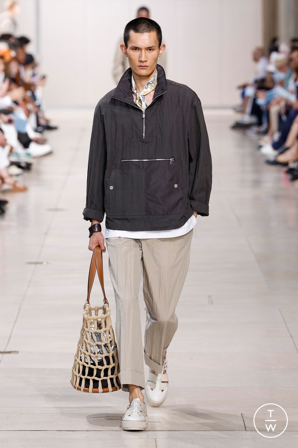 Fashion Week Paris Spring/Summer 2024 look 24 from the Hermès collection menswear
