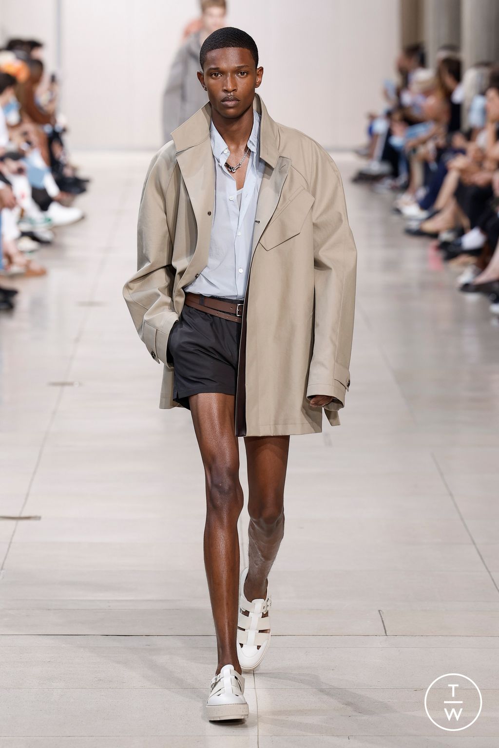 Fashion Week Paris Spring/Summer 2024 look 25 from the Hermès collection 男装
