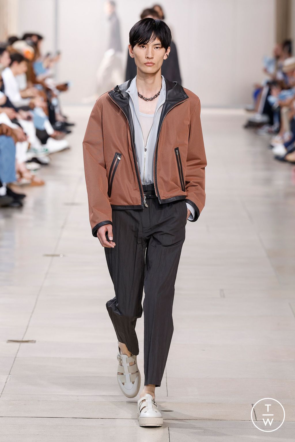 Fashion Week Paris Spring/Summer 2024 look 29 from the Hermès collection menswear